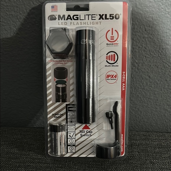 New in packaging Maglite XL50 LED flashlight. With color lens set. - Picture 1 of 2